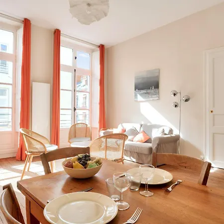 Au Coeur Du Quartier Graslin, Pour 3 *